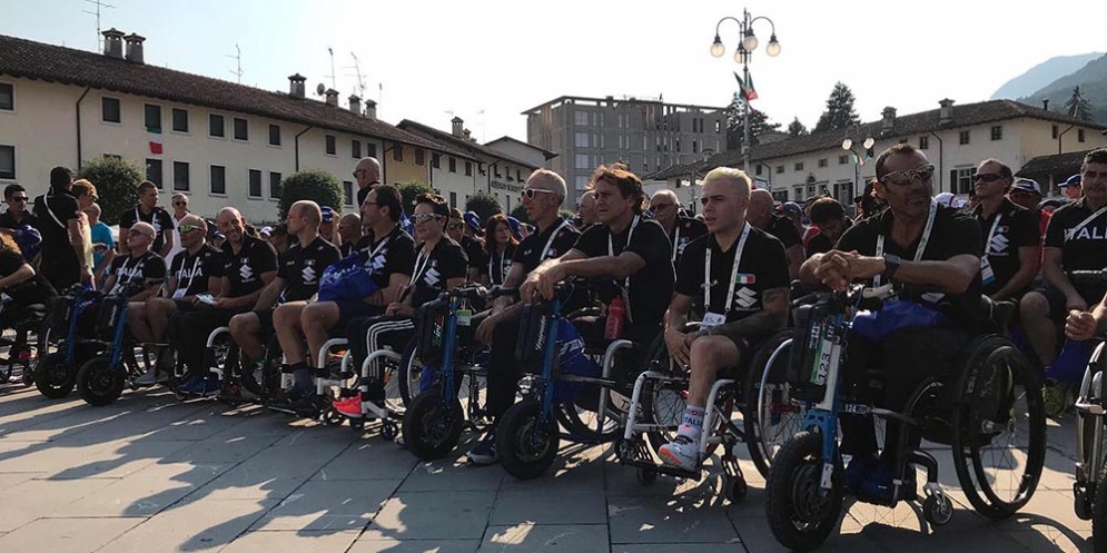 La cerimonia di apertura dei mondiali di paraciclismo in corso di svolgimento a Maniago