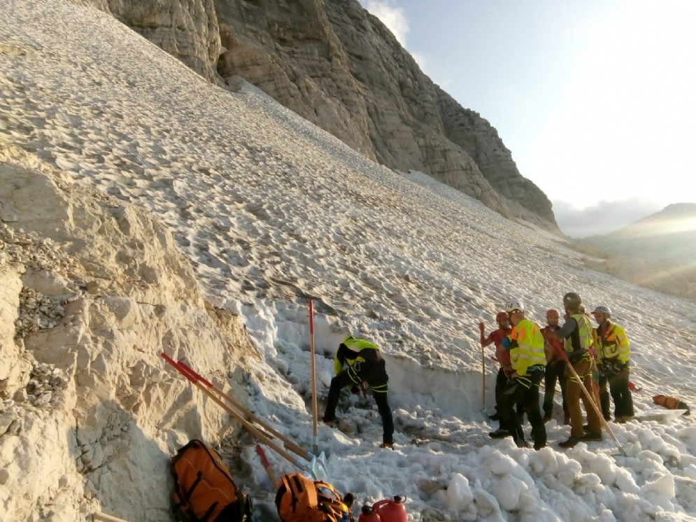Speleologo ferito sul Canin: ancora alcune ore per liberarlo