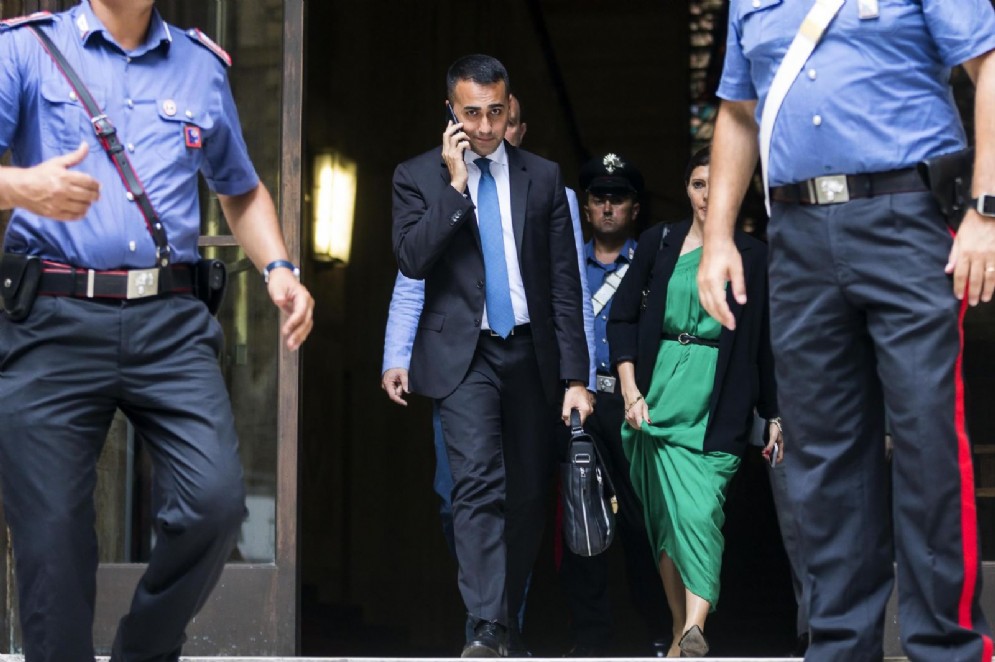 Il ministro dello Sviluppo economico, Luigi Di Maio, lascia il Mise al termine dell'incontro sull'Ilva con ArcelorMittal e i sindacati