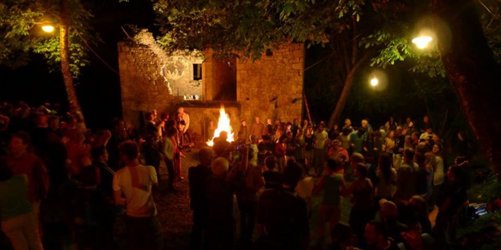 Torna "FestInVal – Trame" a Tramonti di Sotto: balli intorno al fuoco