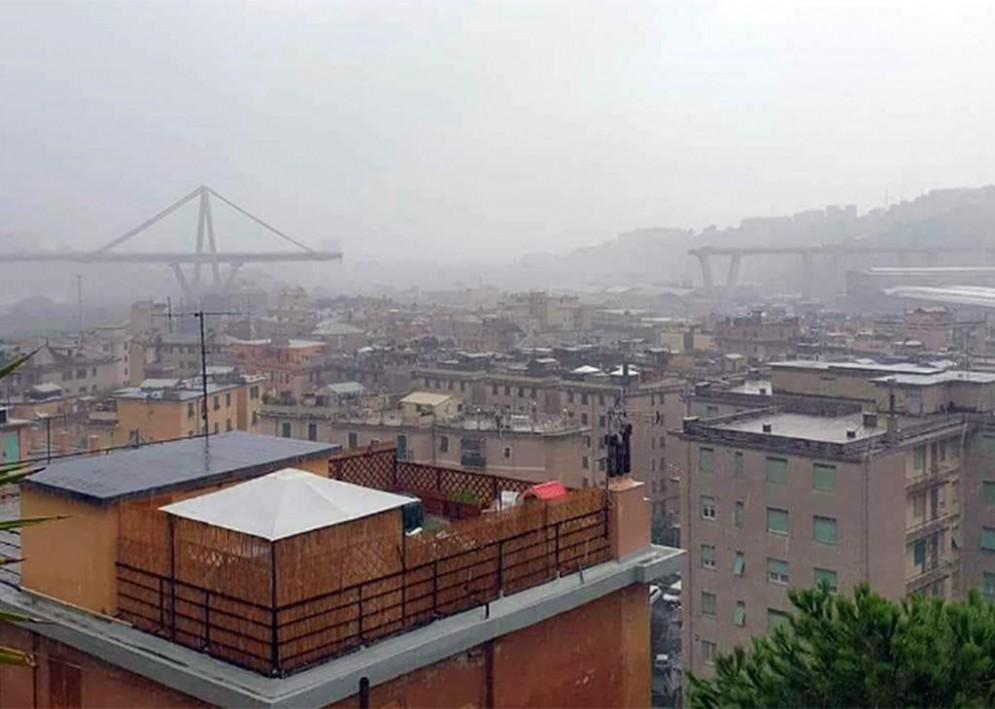 Il ponte dell'autostrada A10 crollato a Genova