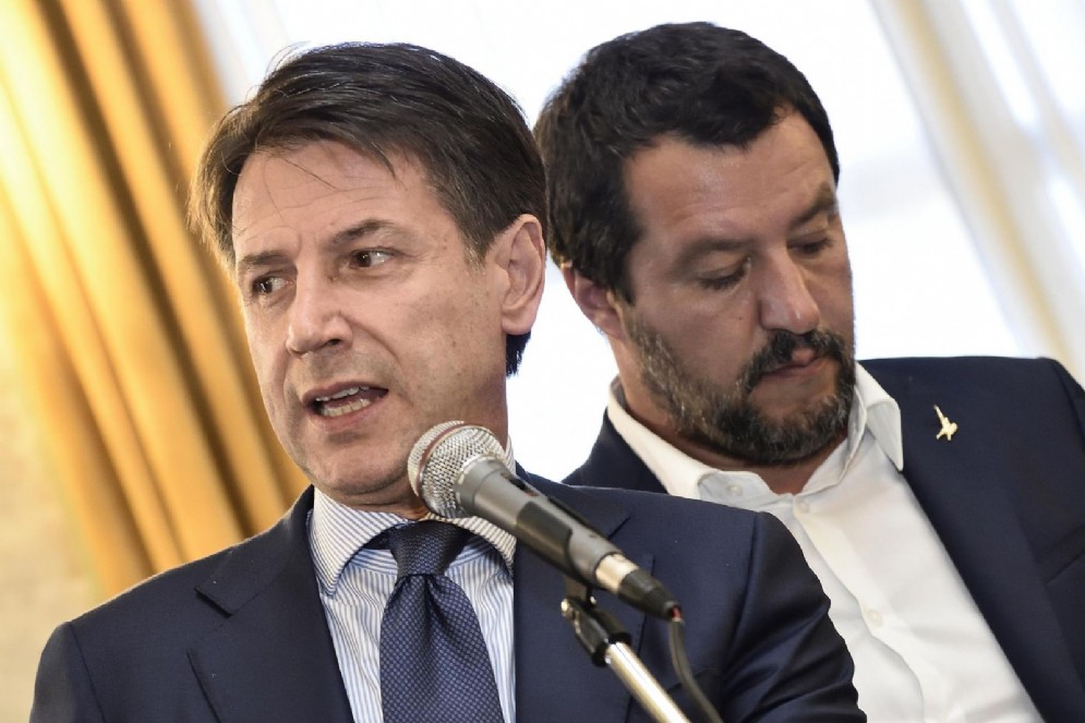Giuseppe Conte e Matteo Salvini riferiscono alla stampa sulla tragedia di Genova 15 agosto 2018