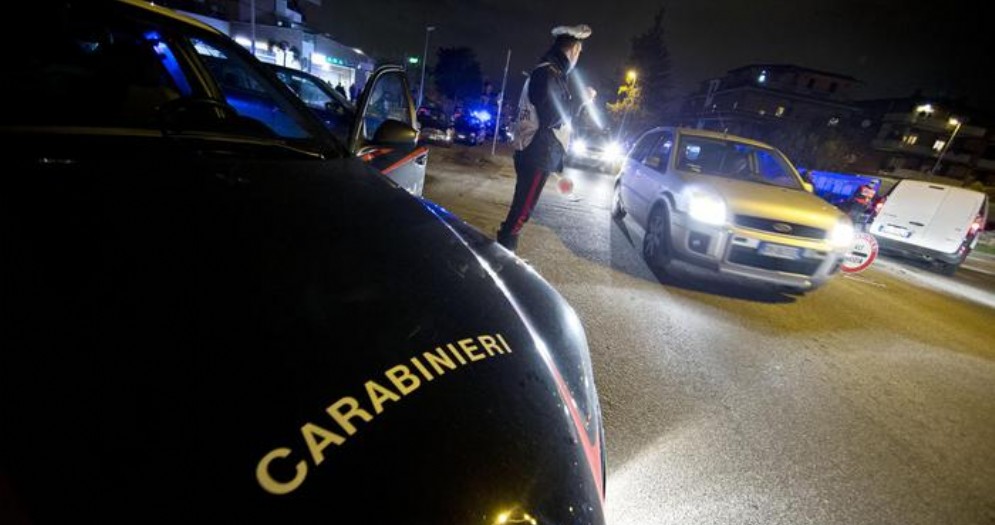 Posto di blocco dei Carabinieri - Immagini di repertorio