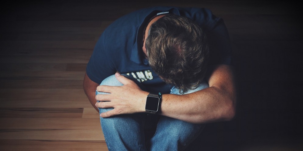 29enne tenta il suicidio: Sono senza lavoro