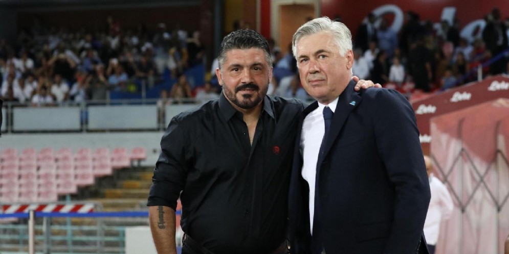 L'abbraccio tra Gattuso e Ancelotti prima del match