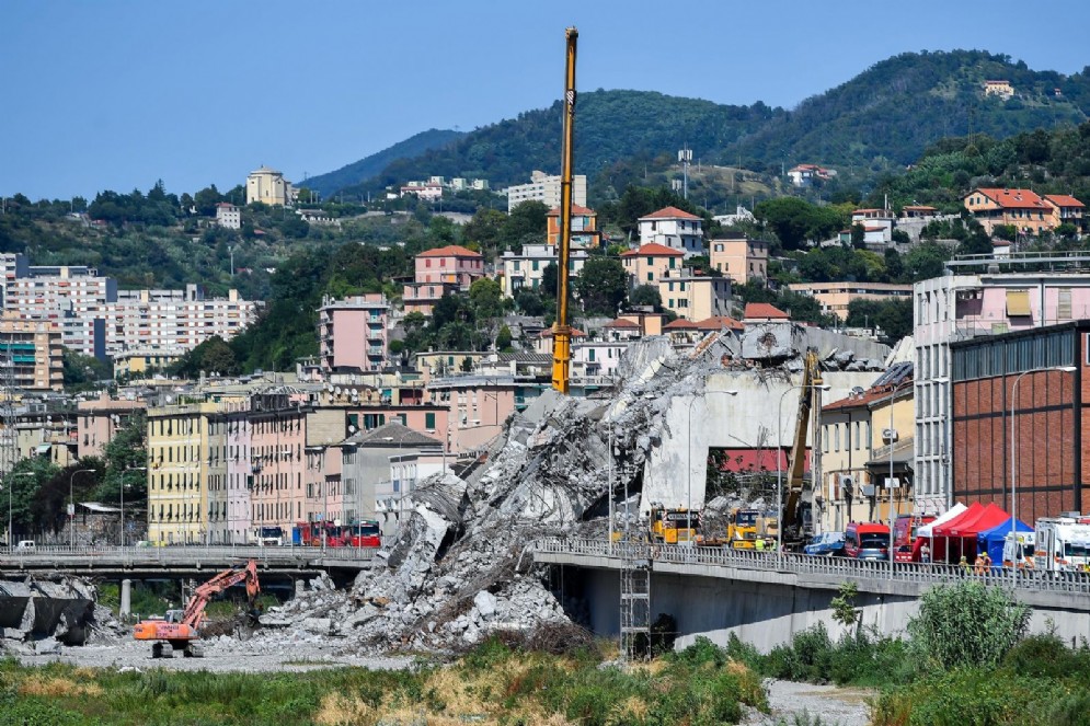 Le macerie del ponte Morandi di Genova crollato il 14 agosto scorso