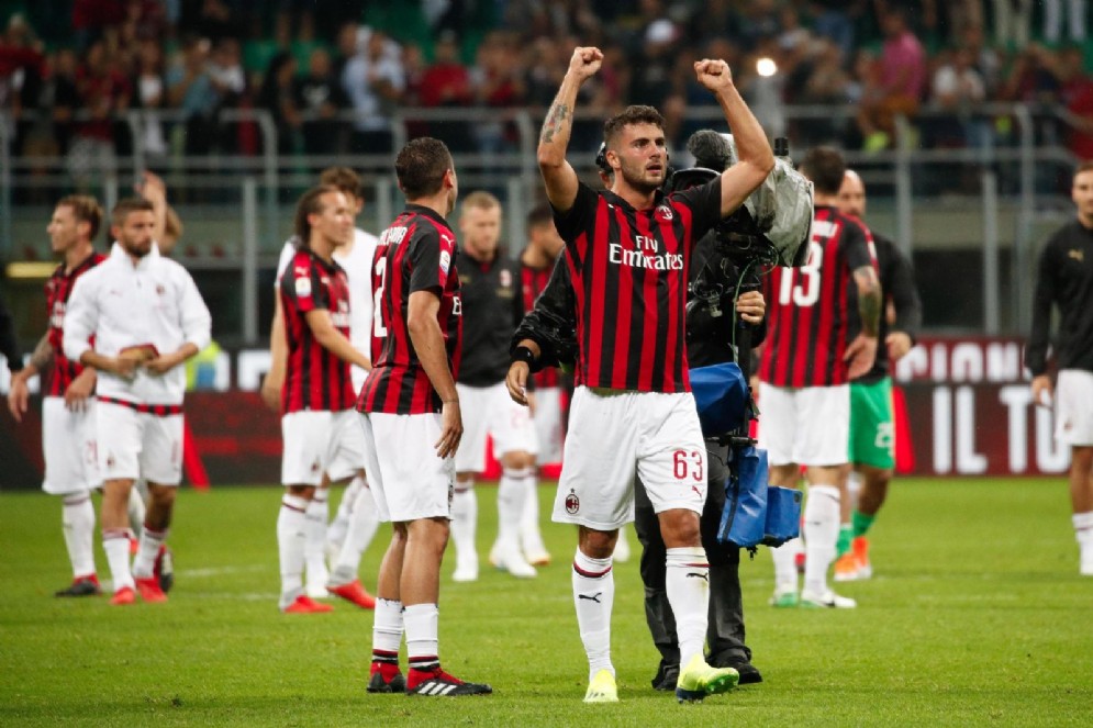 Il Milan esulta dopo il successo contro la Roma