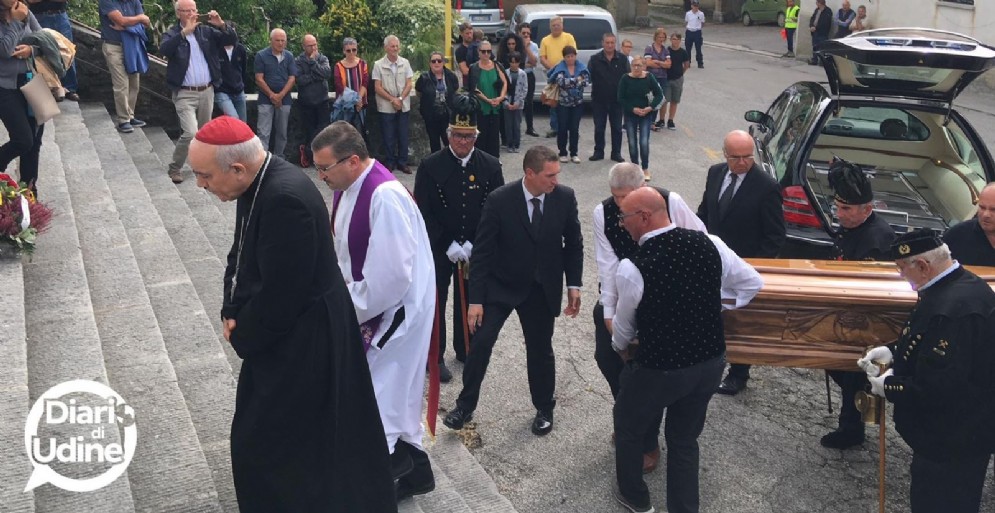 Folla per i funerali di don Bepi: presente anche l'arcivescovo Mazzocato