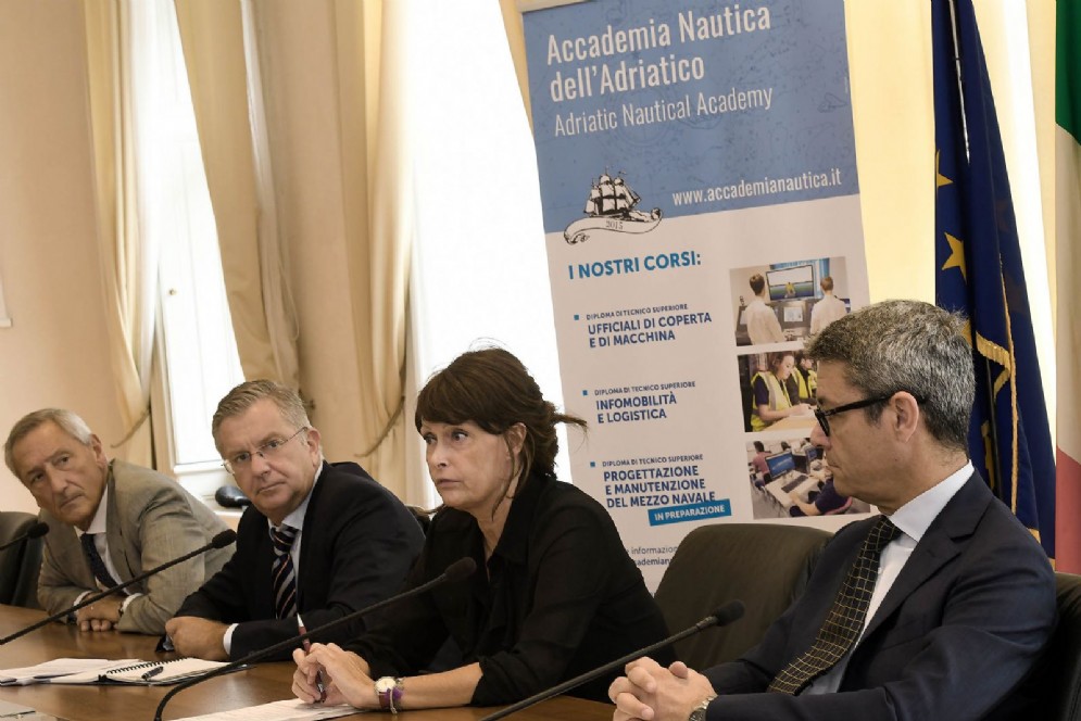 Assessore Rosolen alla presentazione del bando per il corso indetto dalla Fondazione Its Accademia nautica dell'Adriatico di Trieste