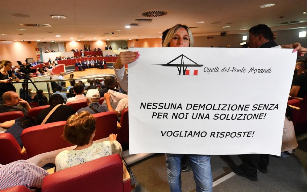 Protesta degli sfollati che chiedono soluzioni dopo il crollo di Ponte Morandi. Genova 04 settembre 2018