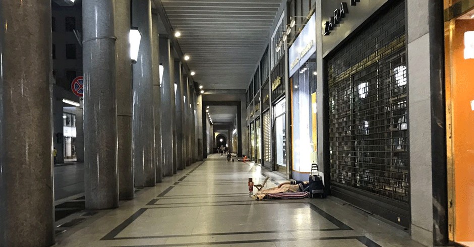 Via Roma, senza tetto ogni 30 metri