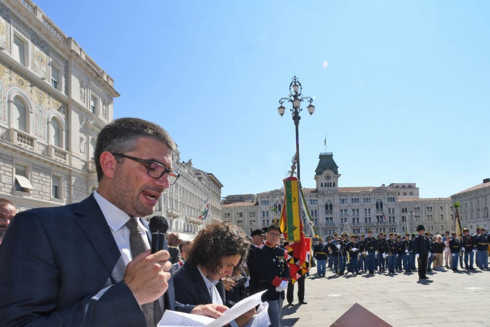 Assessore Pierpaolo Roberti interviene in piazza