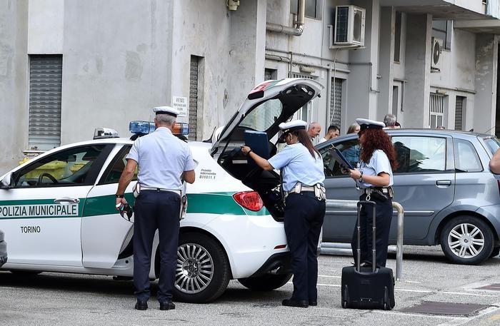 Casa delle bambole hot, blitz della municipale