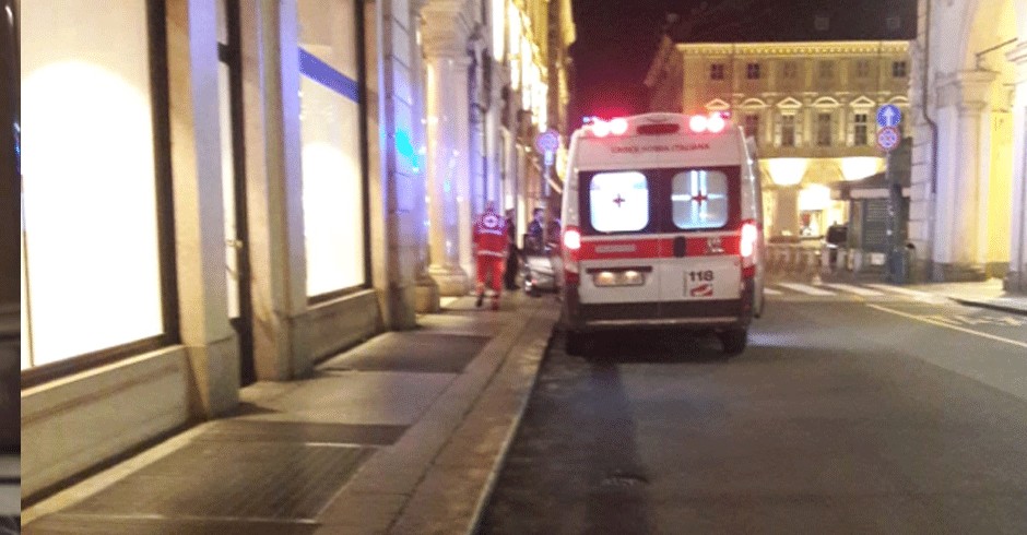 L'ambulanza intervenuta in via Santa Teresa
