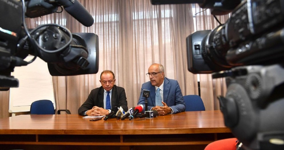 Il vice procuratore Vincenzo Pinto e il procuratore Francesco Cozzi durante la conferenza stampa per presentare l'istanza della Lega per il sequestro dei 49 milioni di euro di rimborsi elettorali