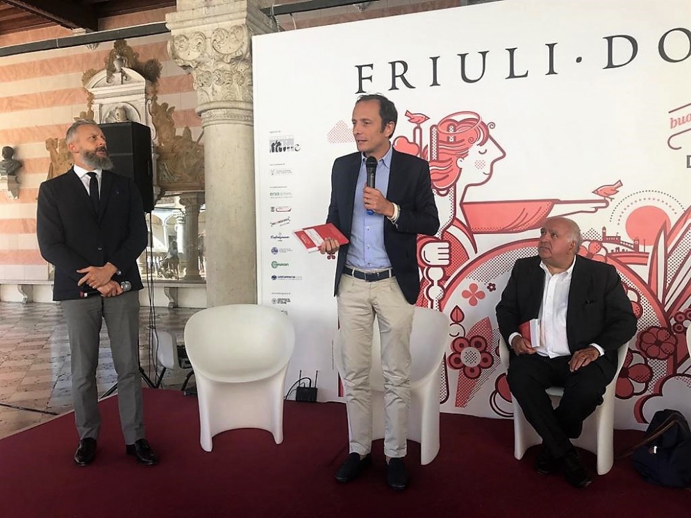 Il governatore del Fvg Massimiliano Fedriga interviene alla presentazione della guida ai sapori e ai piaceri del Fvg