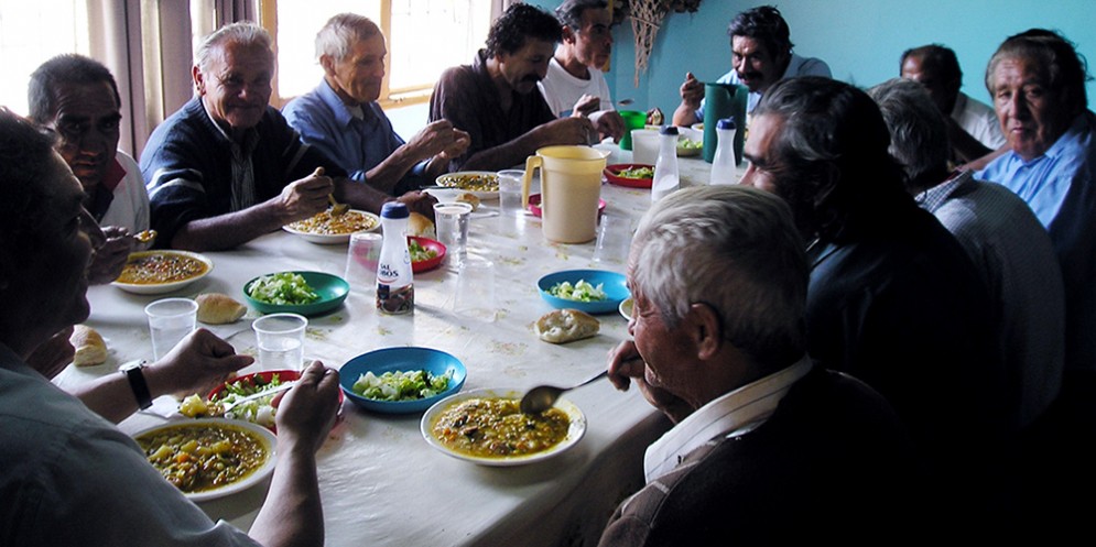 Cibo e solidarietà, arriva in Friuli Venezia Giulia “Un pasto al giorno”: volontari in regione