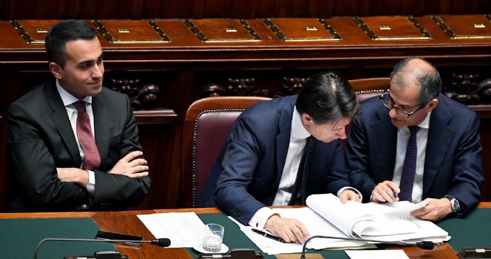 Il presidente del Consiglio, Giuseppe Conte, con il ministro del Lavoro e dello Sviluppo economico Luigi Di Maio e il ministro dell'Economia, Giovanni Tria