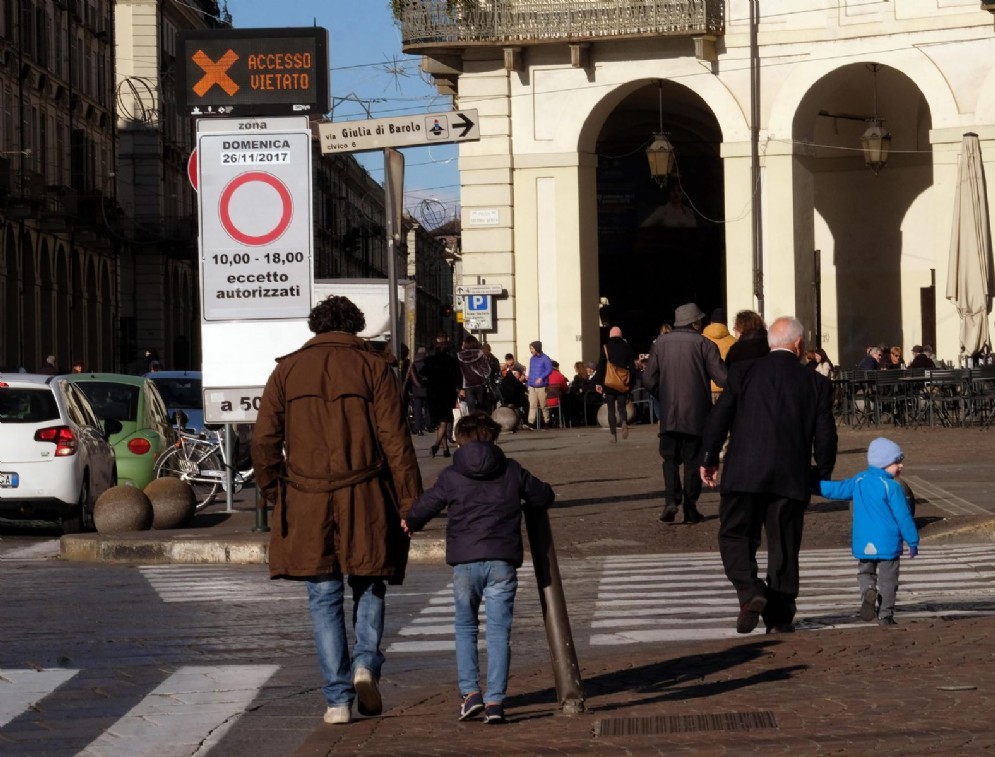 Un varco della Ztl, in piazza Vittorio
