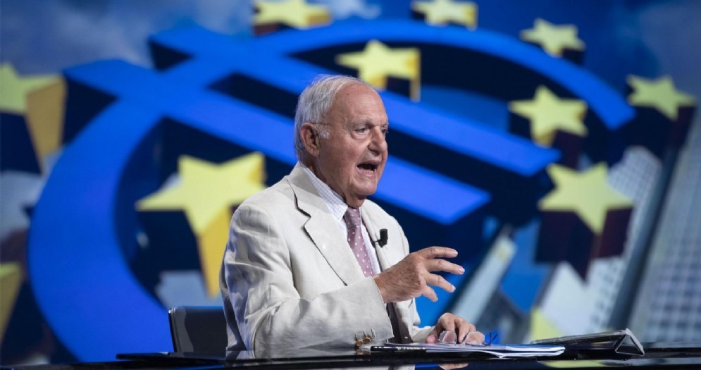 Il ministro degli Affari europei, Paolo Savona, ospite del programma Mezz'ora in più su Rai3