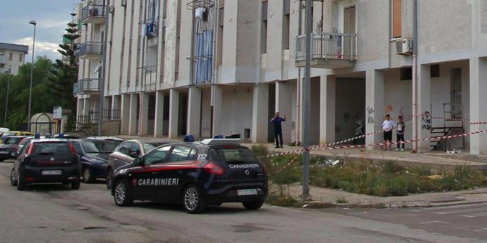 Tenta di uccidere i figli, arrestato