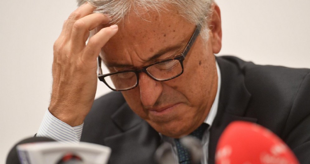 L'amministratore delegato di Autostrade per l'Italia, Giovanni Castellucci, in conferenza stampa