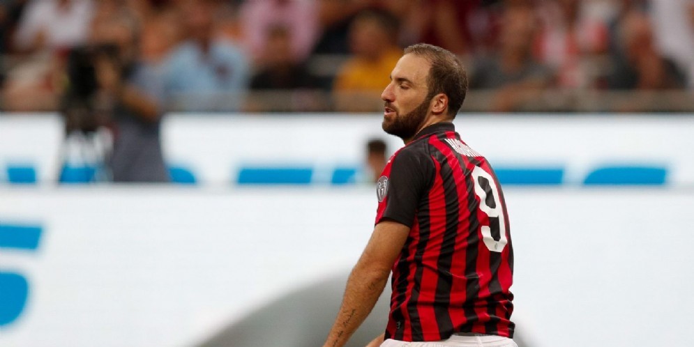 Higuain in ginocchio