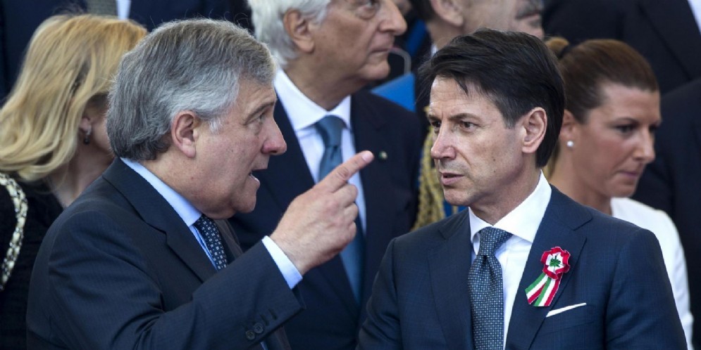 Il presidente del consiglio Giuseppe Conte con il presidente del Parlamento europeo Antonio Tajani