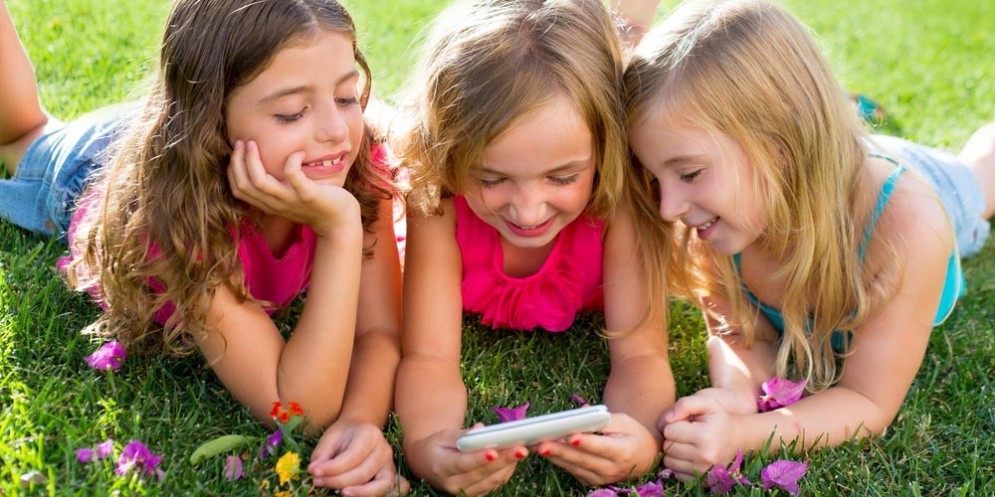 I ragazzi che usano troppo smartphone rischiano l'obesit e, di conseguenza, anche malattie croniche