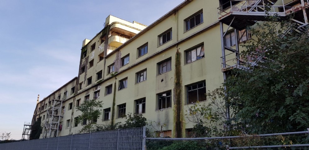 L'esterno dell'ex fabbrica Penicillina di Roma