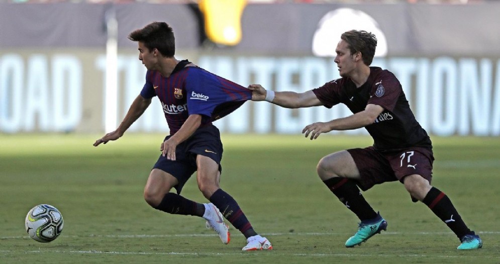 Halilovic in una delle sue rare uscite con la maglia del Milan