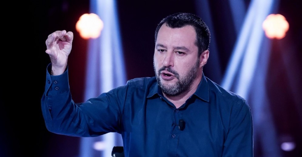 «Madre» e «padre» al posto di «genitore 1 e 2»? Salvini 