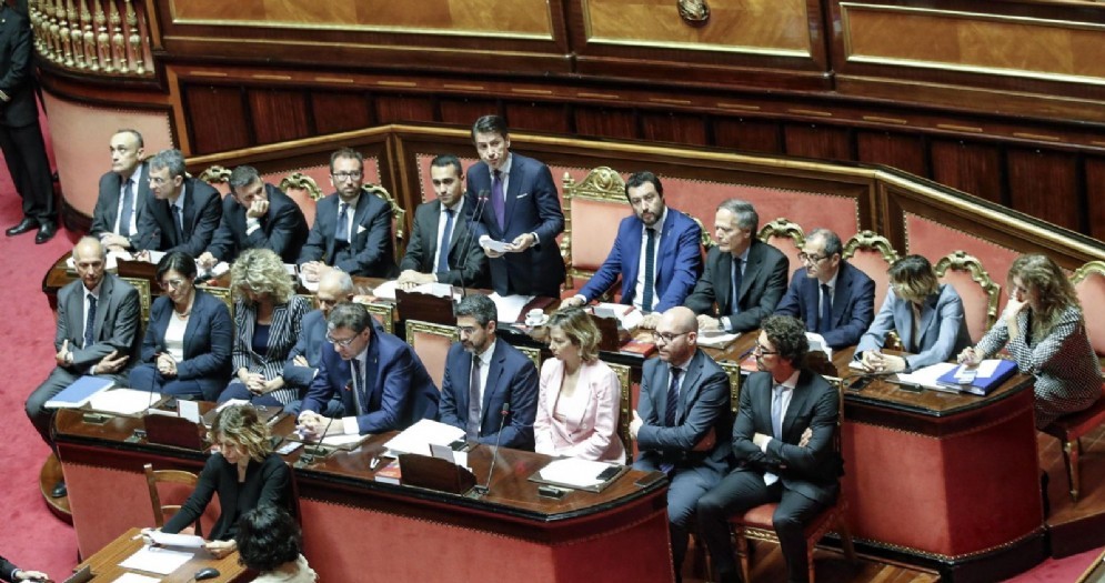 Il governo Conte schierato nell'aula del Senato