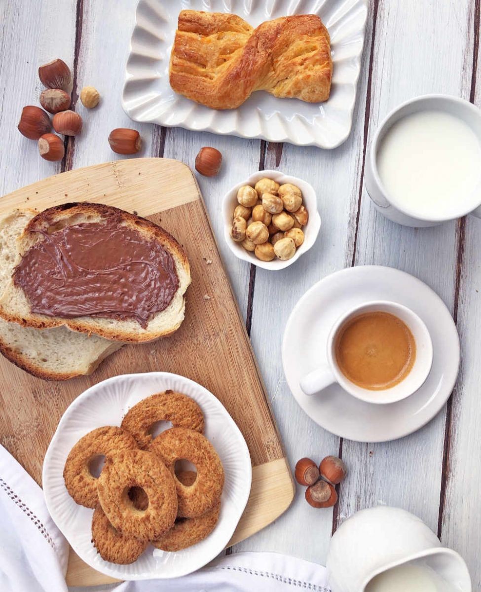 Colazione in marrone e nero