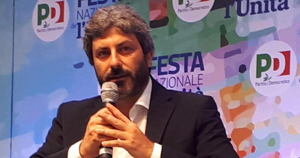 Il presidente della Camera Roberto Fico nella sala dibattiti della Festa Pd di Ravenna