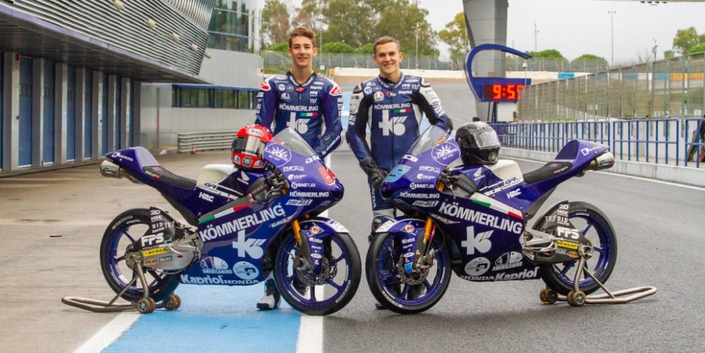 Riccardo Rossi e Gabriel Rodrigo con le moto del Team Kömmerling Gresini Moto3 a Jerez