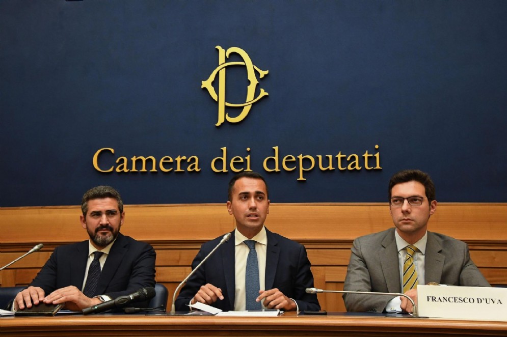Il ministro per le Riforme Riccardo Fraccaro, Luigi Di Maio e il capogruppo M5S alla Camera Francesco D'Uva
