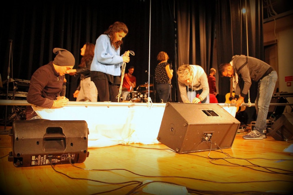 Un momento delle prove generali di «Amici come?»