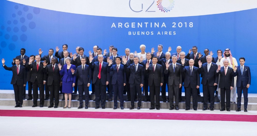 La foto di gruppo dei capi di Stato e di governo a margine del G20 di Buenos Aires