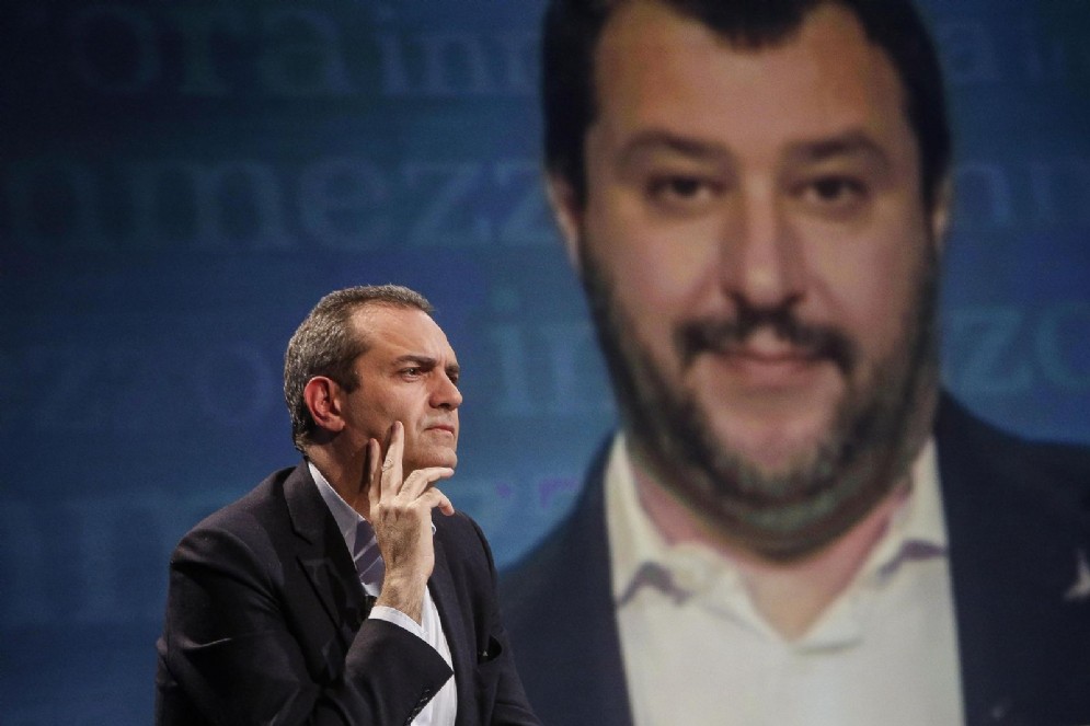 Il vicepremier e ministro dell'Interno Matteo Salvini con il sindaco di Napoli Luigi De Magistris