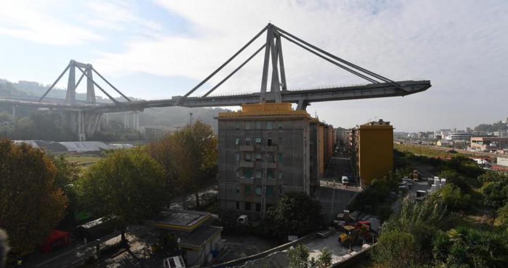 Quello che rimane del ponte Morandi a Genova