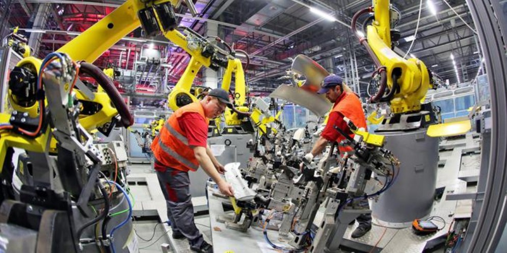 Produzione industriale: a ottobre +0,1% su mese, +1% su anno