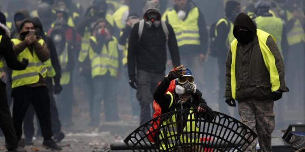 Cremlino: «Calunnie» coinvolgimento russo nelle proteste di Parigi