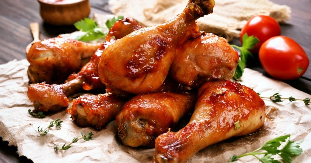 Mangia un pollo al curry e rimane paralizzato