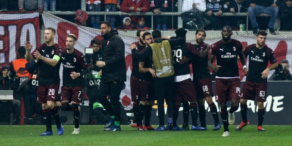 La gioia dei rossoneri dopo il gol di Zapata