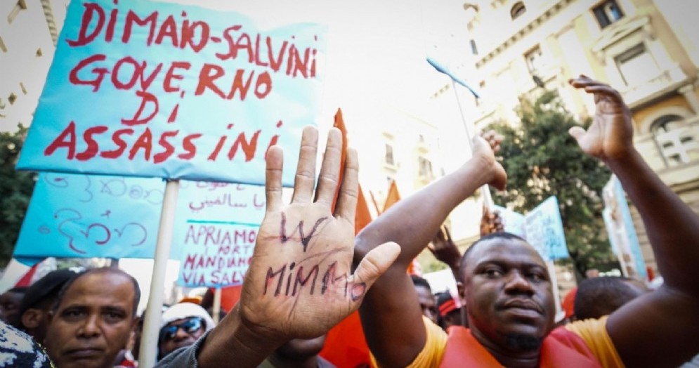 Il corteo che ha visto sfilare insieme migranti e studenti a Napoli