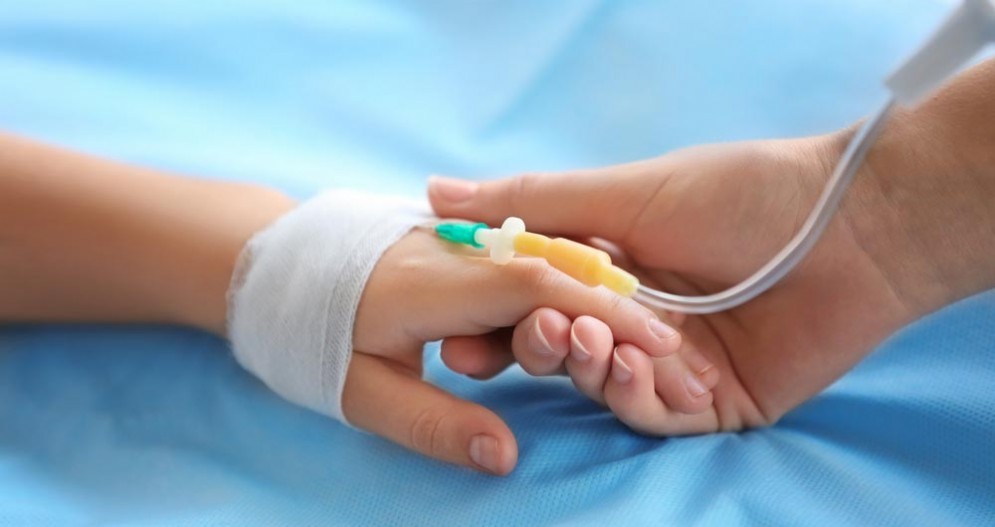 Chiude il fratellino di 3 anni nella lavatrice e muore soffocato