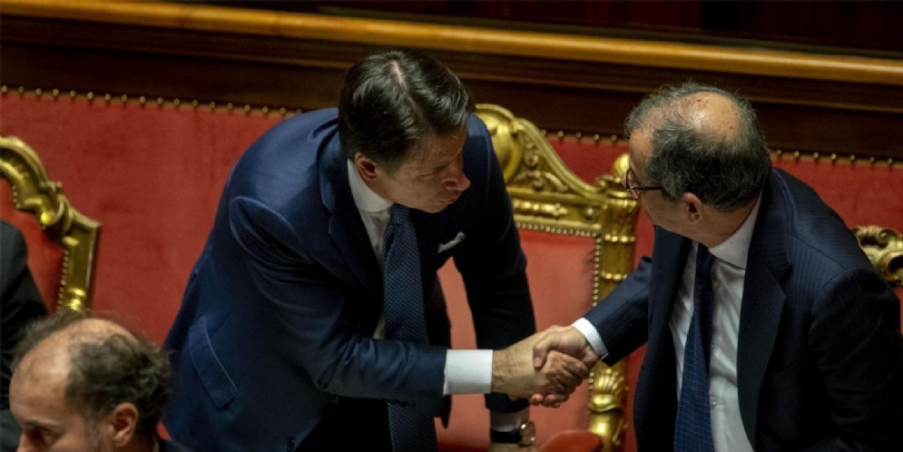 Il premier Giuseppe Conte con il ministro dell'Economia Giovanni Tria