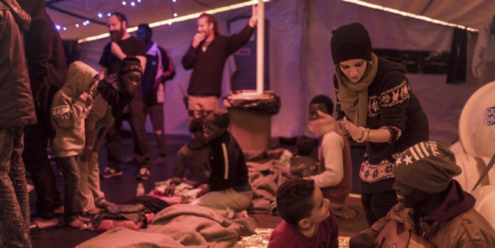 I migranti a bordo della Sea Watch