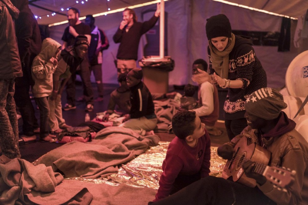 I migranti a bordo della Sea Watch